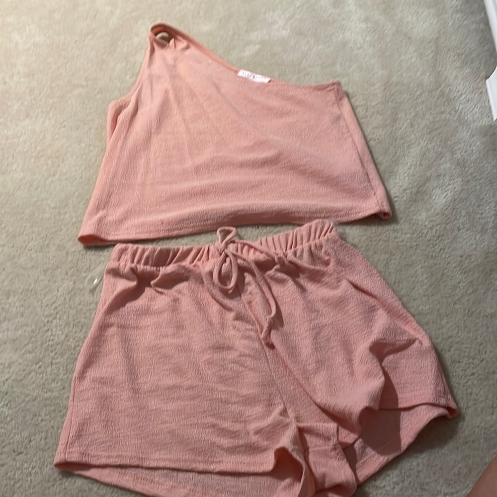 One shoulder pink set